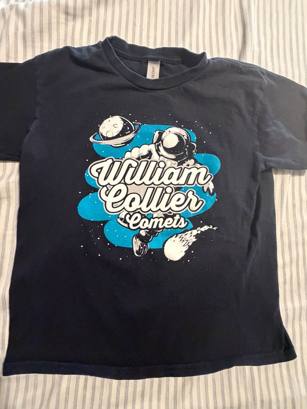 2 for$6✨Gildan Navy Kids Graphic Tee, Size M (Age 10-12)